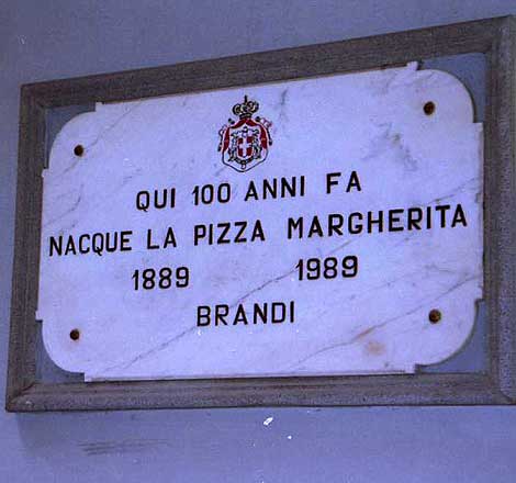 Napoli, chiude la pizzeria Brandi