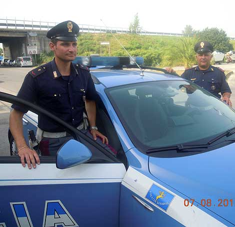 Nola, senza assicurazioni e messaggi alla guida: la mannaia della Polizia Stradale