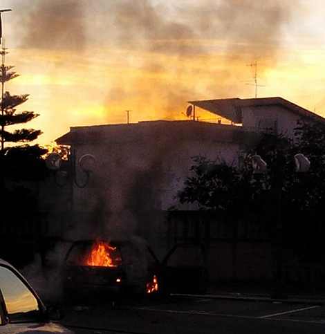 Marigliano, brucia auto nel parco Di Maio