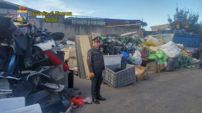 Arzano, sequestrata  una discarica abusiva di rifiuti speciali