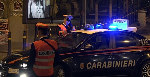 Napoli, controlli contro lo spaccio di stupefacenti: arresti e denunce