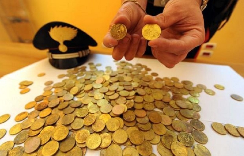 Napoletano, falsificazione di monete: arrestati in flagranza di reato