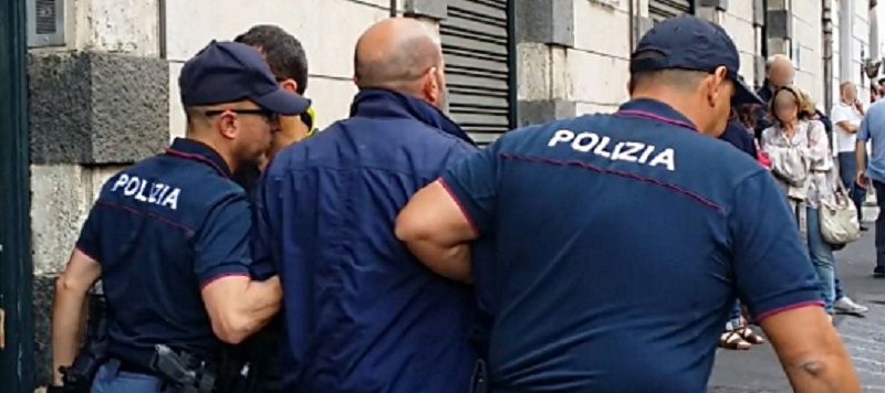 Napoli,  droga in auto : presi due pusher di Via Galeota