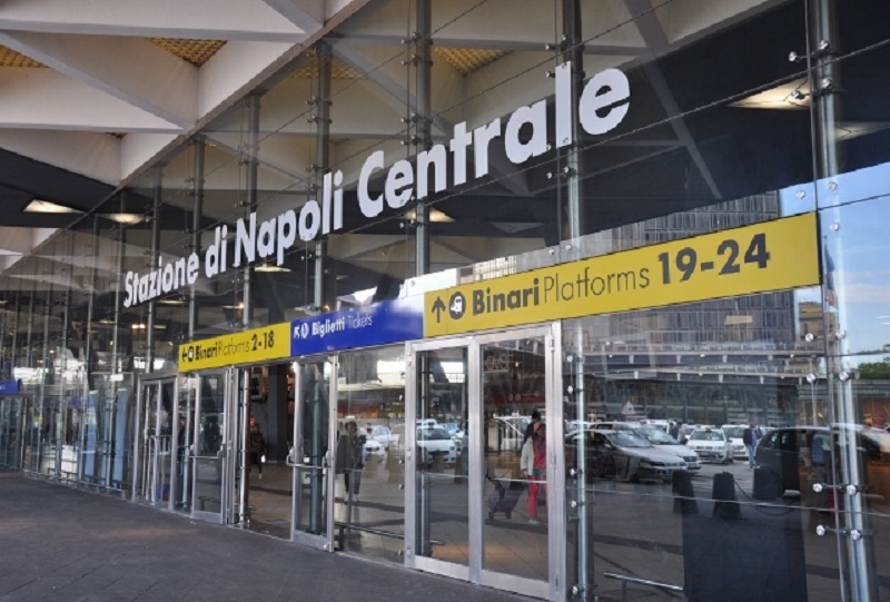 Stazione di Napoli Centrale, aveva sottratto uno smartphone ad una turista spagnola: arrestato 25enne