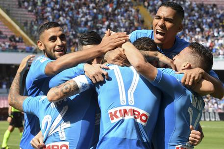 Tutto facile per il Napoli: Hamsik, Mertens e Koulibaly piegano il Cagliari