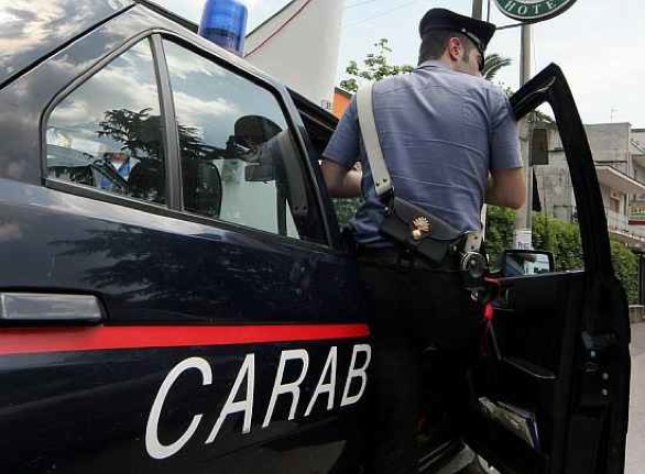 Ruba auto a Napoli e va in provincia: arrestato 32enne dopo un inseguimento a Pollena Trocchia