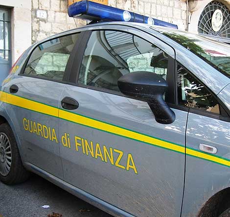 Truffa all'erario: sequestrati 700 000 euro a 5 persone