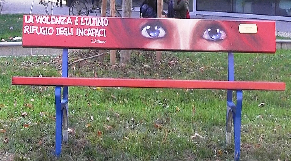 San Vitaliano, una panchina rossa per il No alla violenza sulle donne