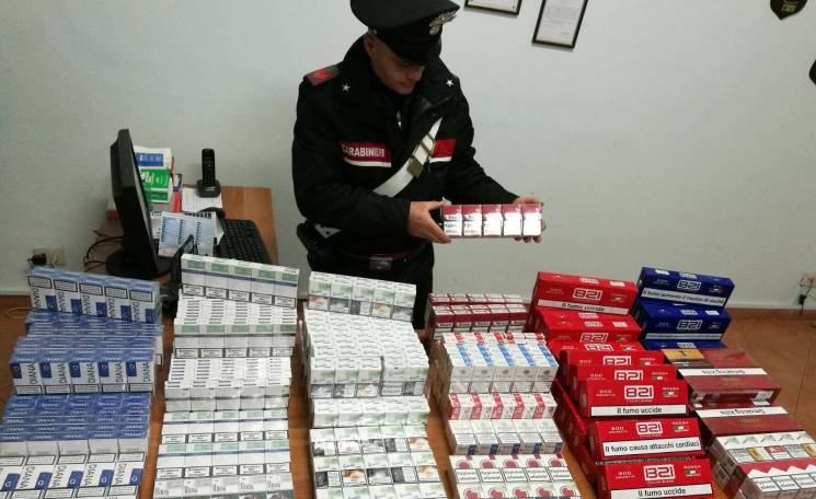 Brusciano, aveva 2250 pacchetti di sigarette di contrabbando in casa. Arrestato 29enne