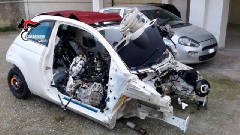 Vesuviano, riciclavano pezzi di auto rubate: arrestati due fratelli
