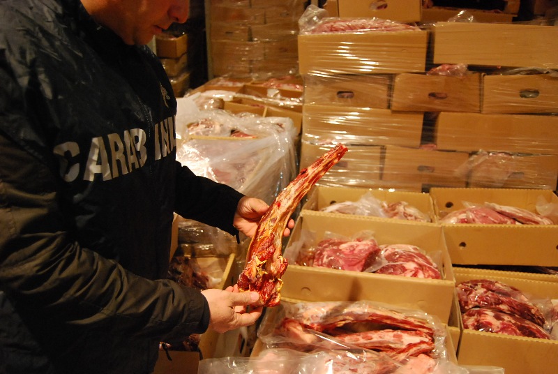 Vesuviano, NAS in macelleria: sequestrati 370 prodotti carnei e conserve alimentari