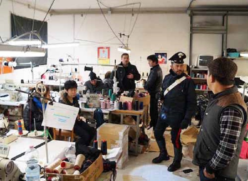 Vesuviano, blitz dei carabinieri contro il lavoro nero: scattano le denunce