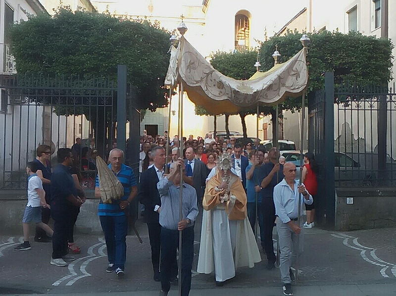 Mariglianella, comunit� unita per la Processione del Corpus Domini