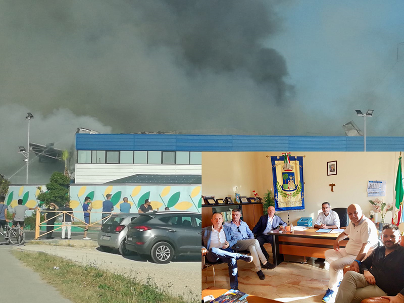 Incendio di San Vitaliano, i sindaci: non state all'aperto