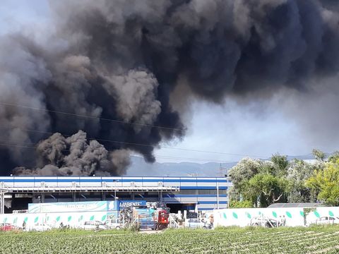 Incendio a San Vitaliano, la seconda relazione ARPAC conferma i dati precedenti