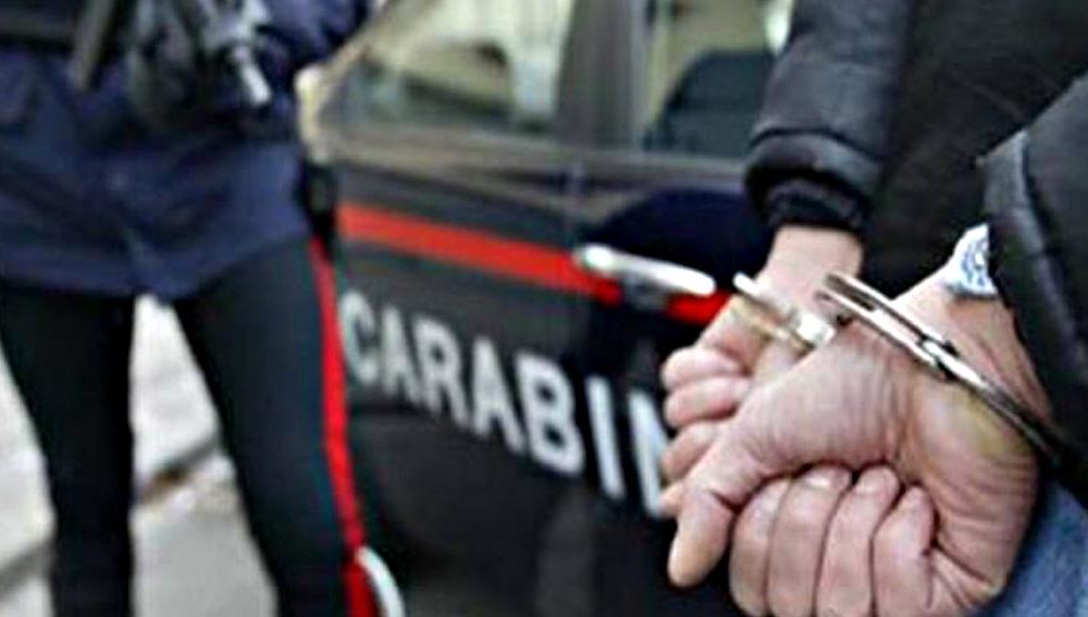 Napoletano, 25enne arrestato dai carabinieri: faceva uso di marijuana
