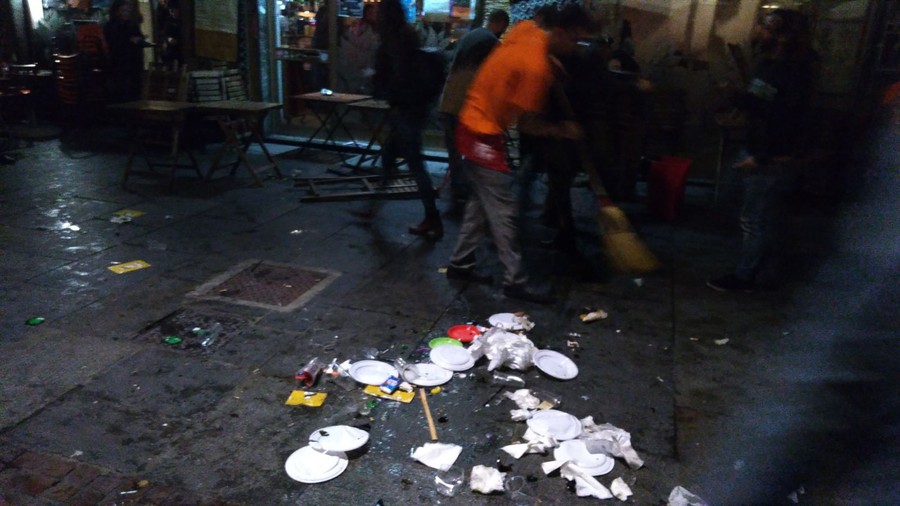 Furiosa rissa a colpi di sedie e bottiglie rotte: quattro arrestati