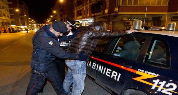 Palma Campania, tenta di investire maresciallo: in manette pregiudicato a bordo di auto rubata