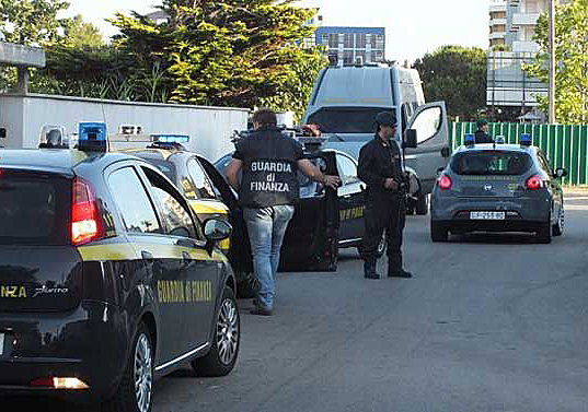 Pompei, oltre 23 kg di droga in auto: arrestati due pregiudicati