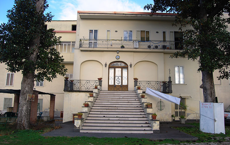 Saviano, giardino e struttura  di Villa Carrella