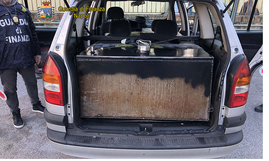 Contrabbando di gasolio ambulante: sequestrati 1000 litri di gasolio in un 'auto
