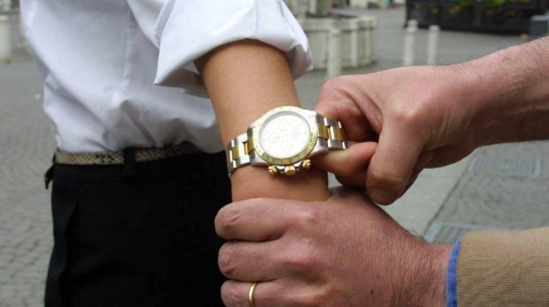 Ricercato per rapina di Rolex in Svizzera: in manette un 32enne