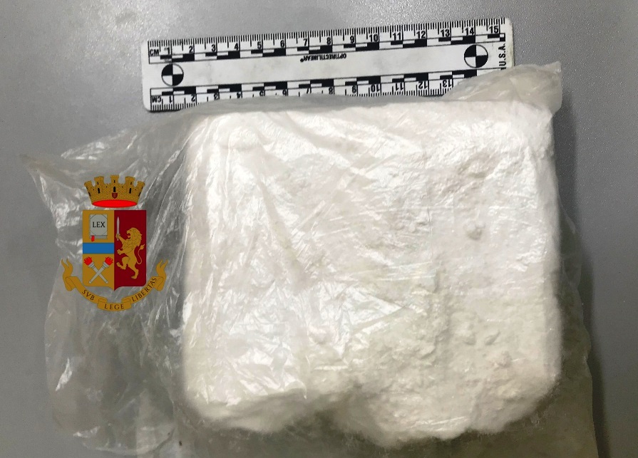 Sequestrati  550 gr. di cocaina: li buttano due centauri  in fuga