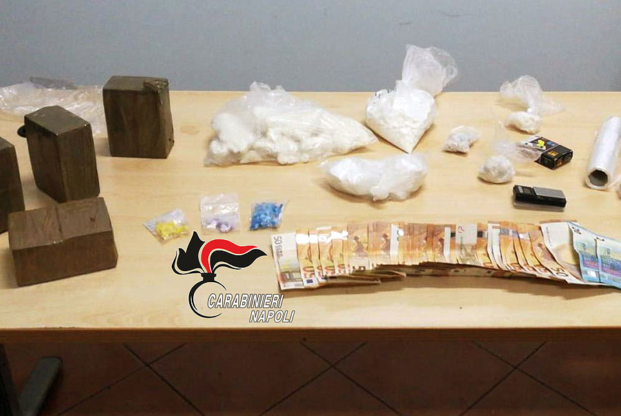 Castello Di Cisterna,  quasi 6 chili di droga in casa: arrestate tre persone