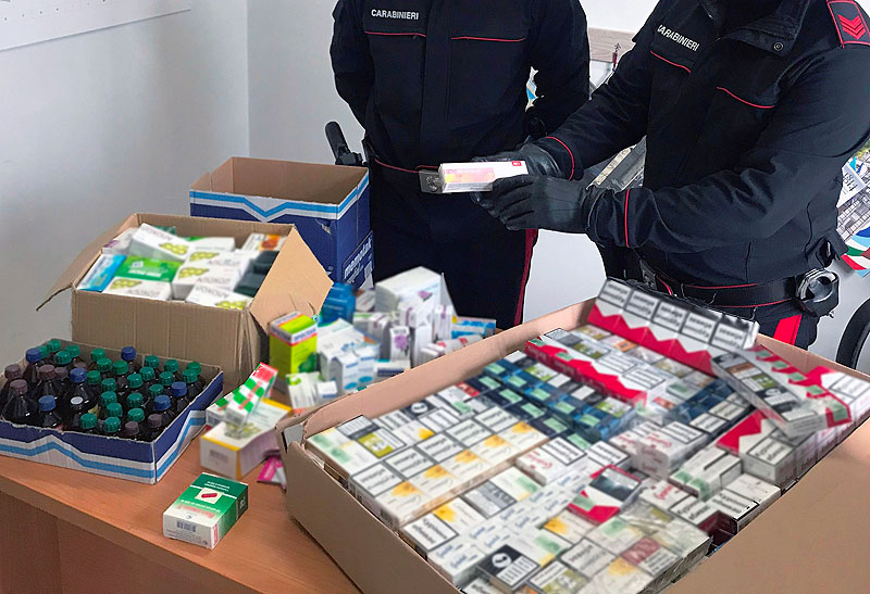 Palma Campania: 565 pacchetti di sigarette e 2 scatoloni di farmaci dell'Uraina. Arrestati  4 uomini