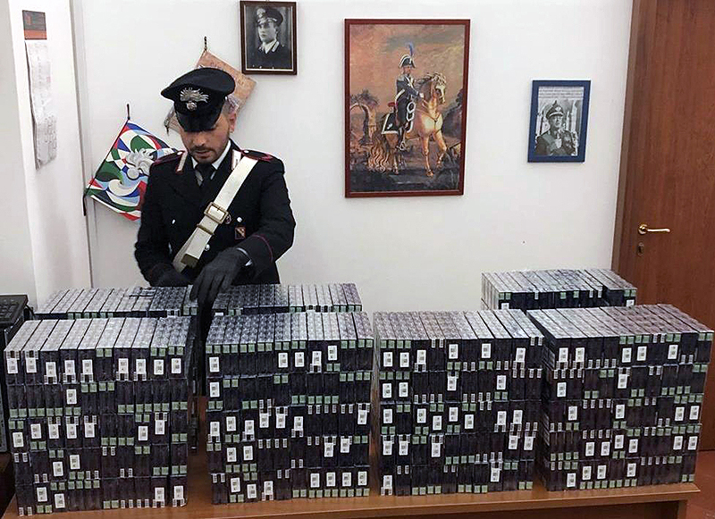 Sorpresi con 2000 stecche di sigarette di contrabbando. 2 arresti