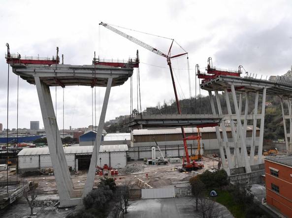 Due arresti alla Tecnodem, impresa impegnata nella demolizione del Ponte Morandi