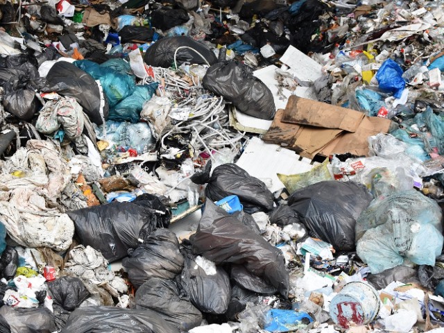 Acerra, il Comune bacchetta la Regione: NO allo stoccaggio provvisorio di rifiuti in località Pantano