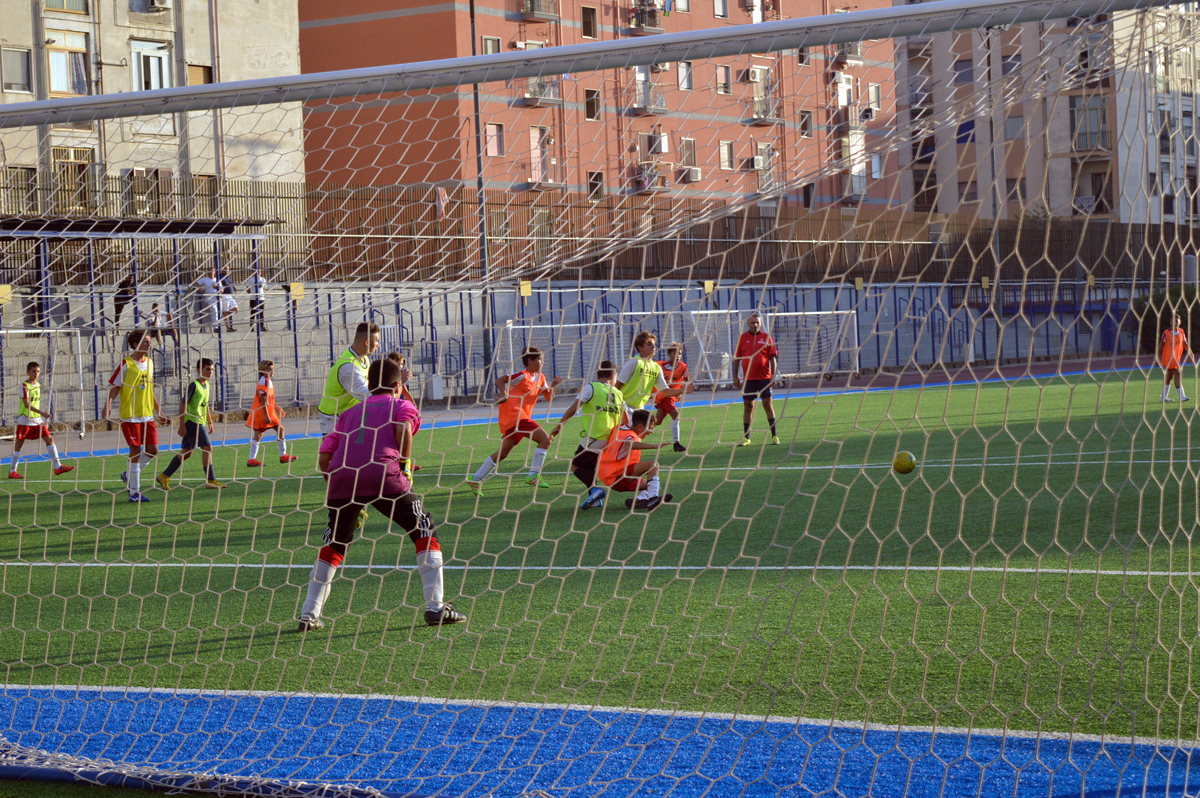 Centro Ester Carioca, la scuola calcio debutta in società