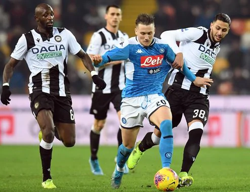 La crisi continua: il Napoli pareggia 1-1 contro l'Udinese.