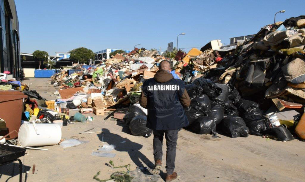 Smaltimento rifiuti, sequestrato sito irregolare: 23 denunce