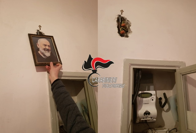 Vesuviano, ruba la corrente : allaccio nascosto dietro a quadro di padre Pio. Arrestato 33enne