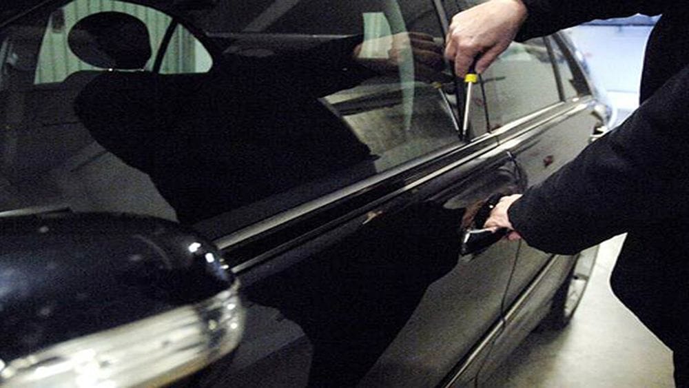 Casalnuovo, tenta il furto di un'auto: arrestato  58enne