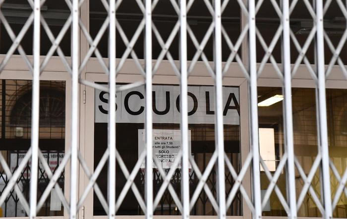 Coronavirus, scuole e università chiuse fino al 15 marzo in tutta Italia