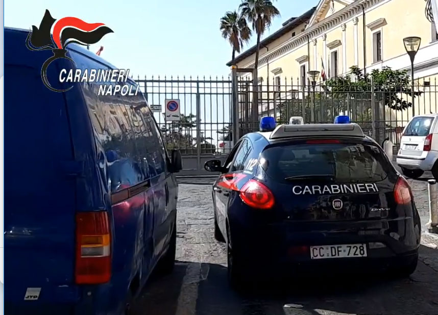 Rubano i pomelli in ottone dalle colonne comunali:  denunciate 3 persone rumeni