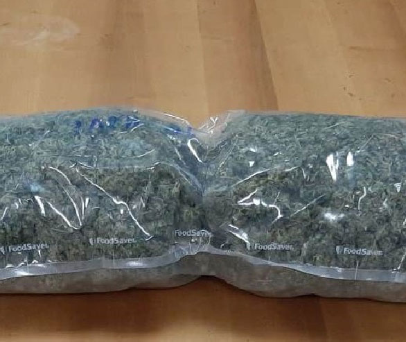 Un kg di marijuana addosso: arrestato un 22enne