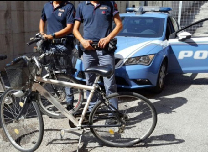 Ruba una bici, arrestata 36enne