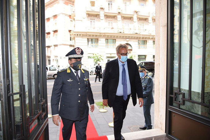 Il prefetto di Napoli, Marco Valentini, in visita al Comando Provinciale della Guardia di Finanza