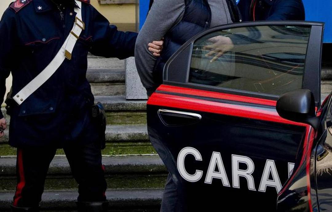Minacce al parroco per 20 euro: arrestato 48enne