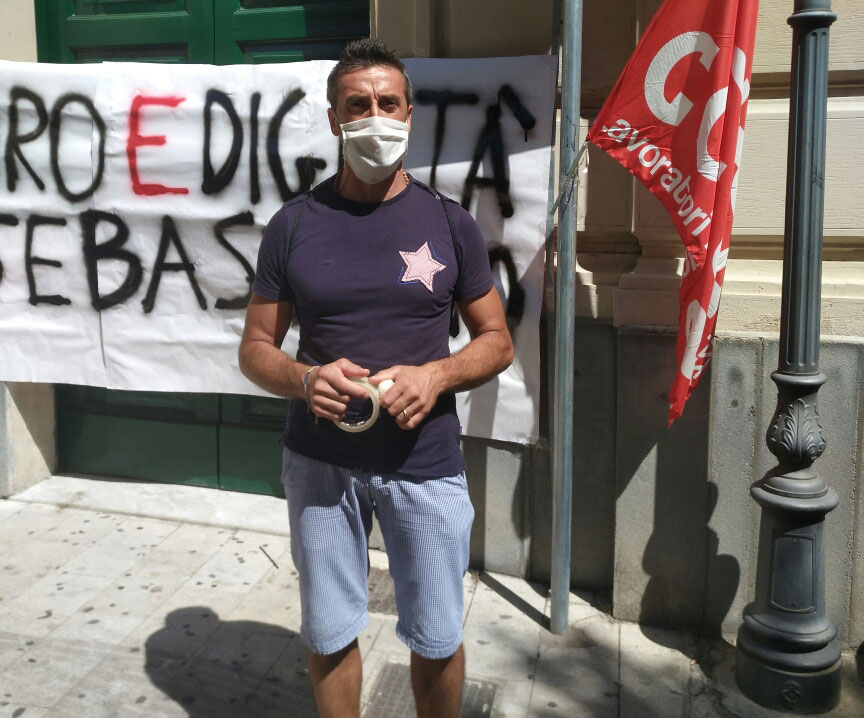 Marigliano, protesta al Comune: Sebastiano Piccolo chiede lavoro