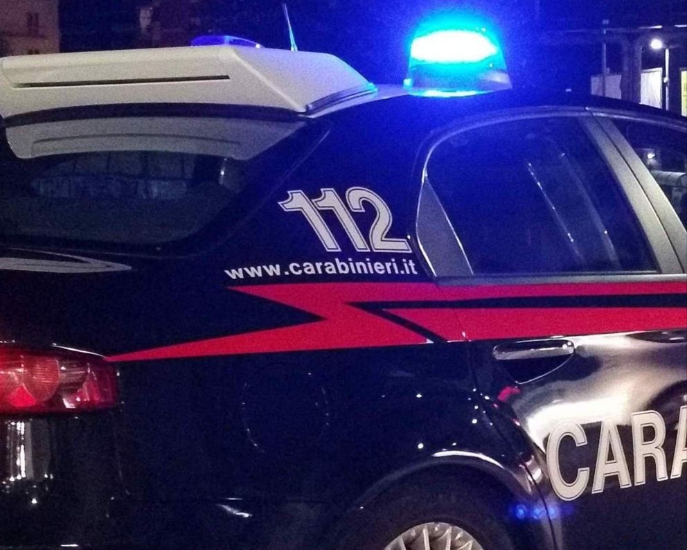 Lite tra condomini: aggredisce e minaccia con un coltello da cucina i carabinieri.  Arrestato 53enne