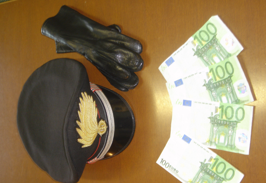 900 euro falsi nel reggiseno: arrestata 36enne