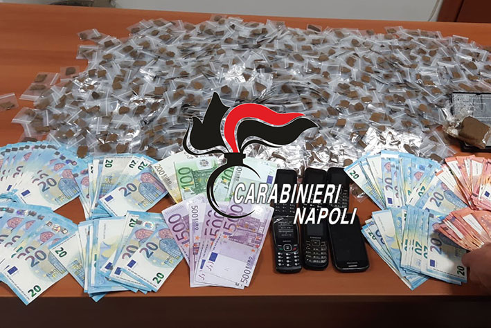 3 chili di hashish e oltre 7mila euro in contante:  arrestati 2 pusher