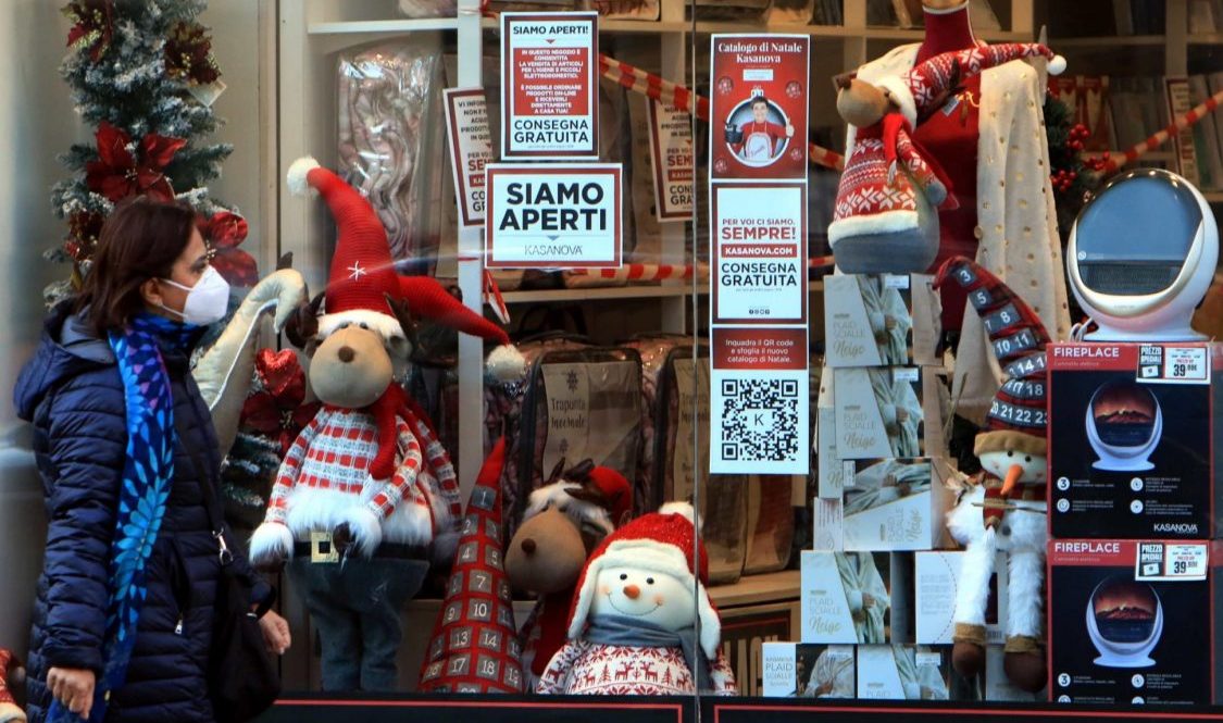 Confcommercio: il 25% degli italiani non farà regali a causa emergenza Covid
