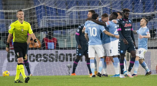 Napoli irriconoscibile: all'Olimpico la Lazio vince 2-0