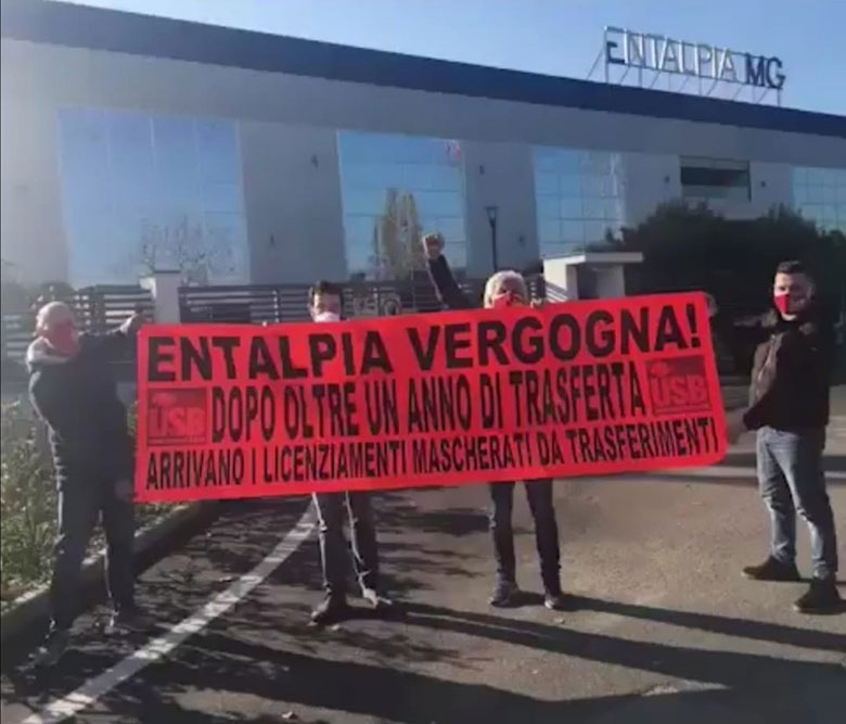Manifestazione di protesta dei lavoratori Entalpia:  non siamo pacchi.